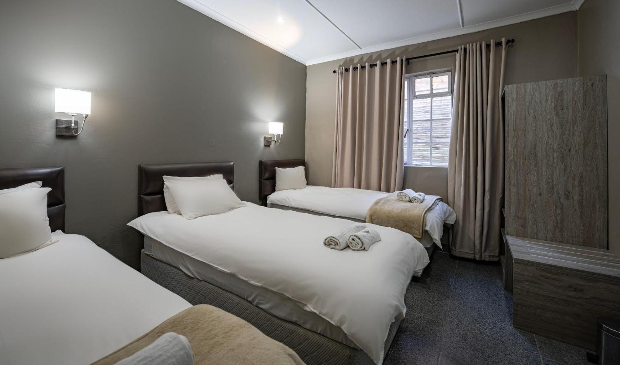 Calvinia Hotel Екстериор снимка