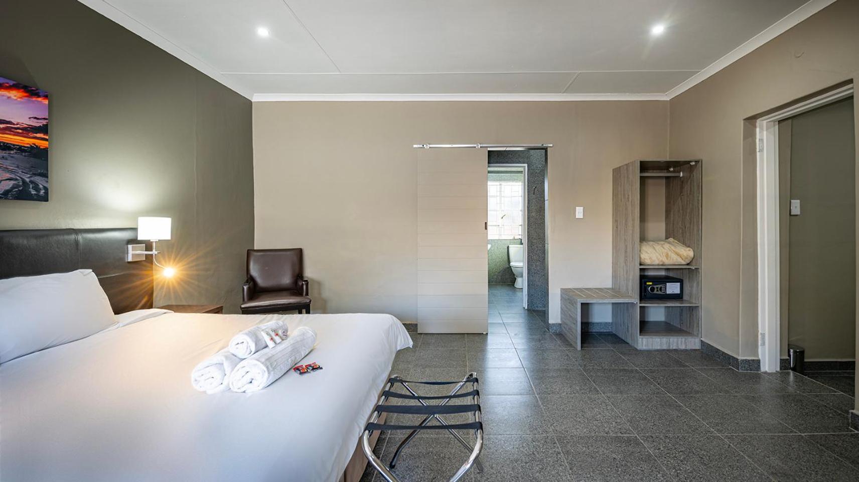 Calvinia Hotel Екстериор снимка