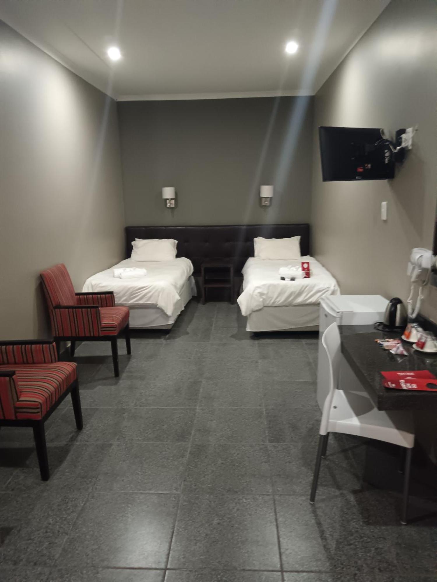 Calvinia Hotel Екстериор снимка